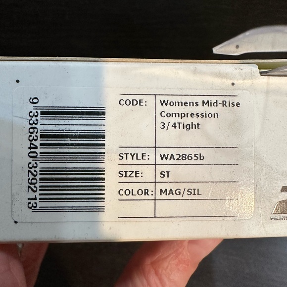 2XU Women’s Coloured 3/4 Compression Tights - Picture 2 of 3